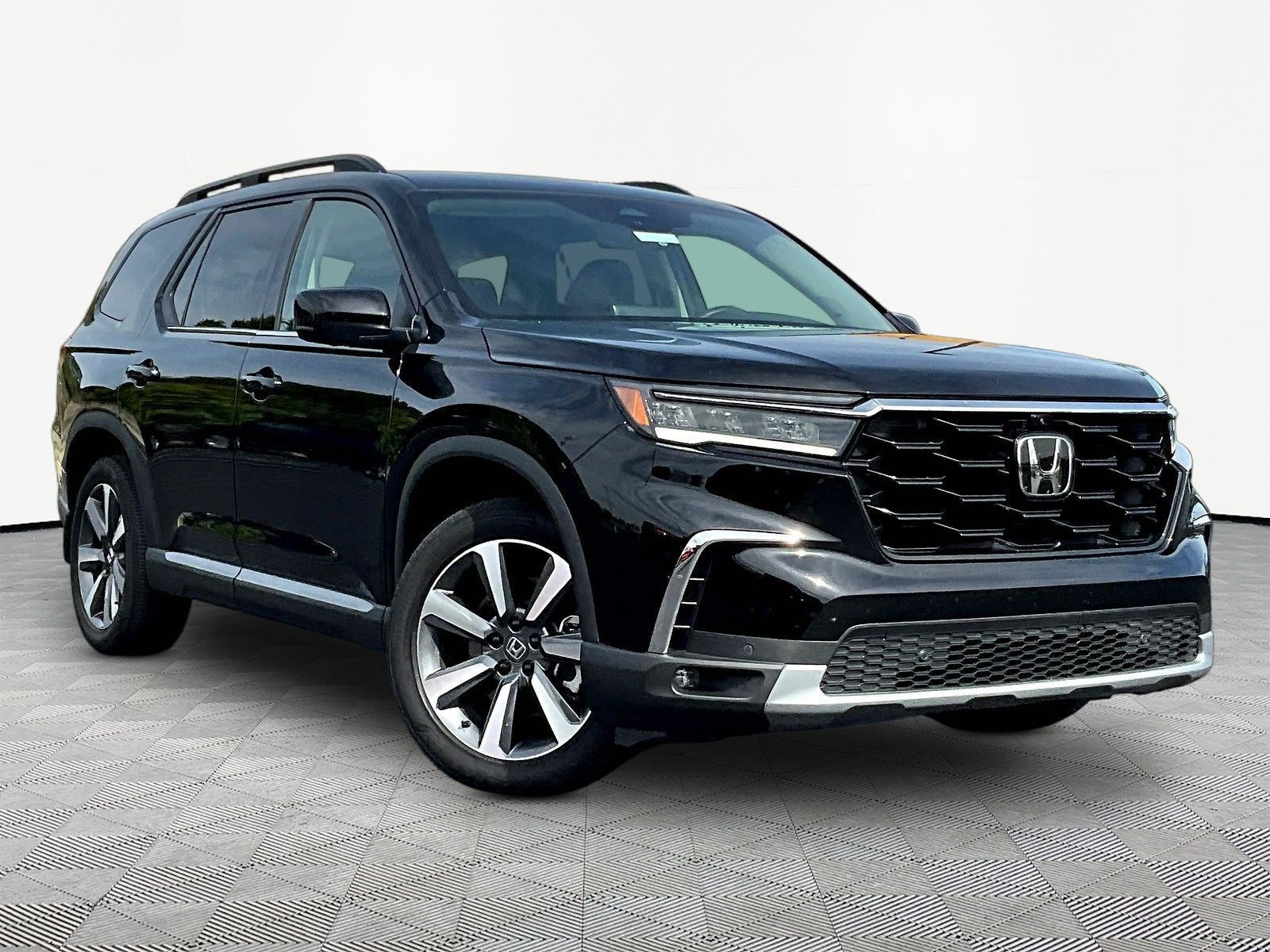 Used 2025 Honda Pilot Elite image 3