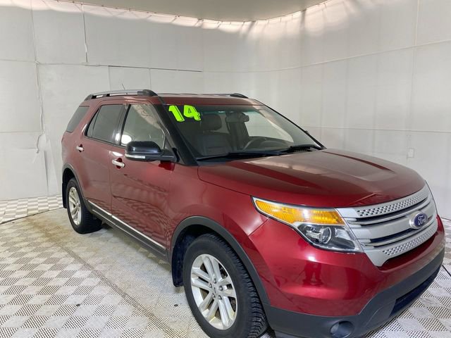 Used 2014 Ford Explorer XLT w/ Equipment Group 202A AWD/4WD image 46