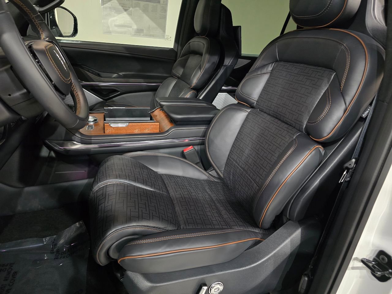 New 2025 Lincoln Navigator Black Label image 17