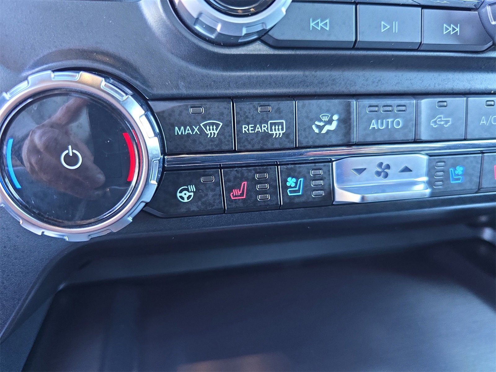 Used 2024 Ford F150 Platinum image 18