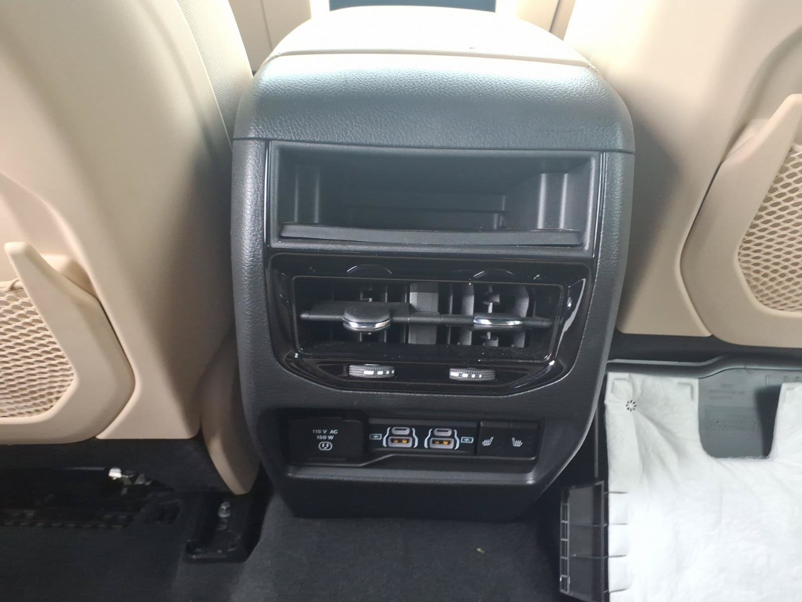 Certified 2023 Jeep Grand Cherokee Limited w/ Luxury Tech Group II AWD/4WD image 18