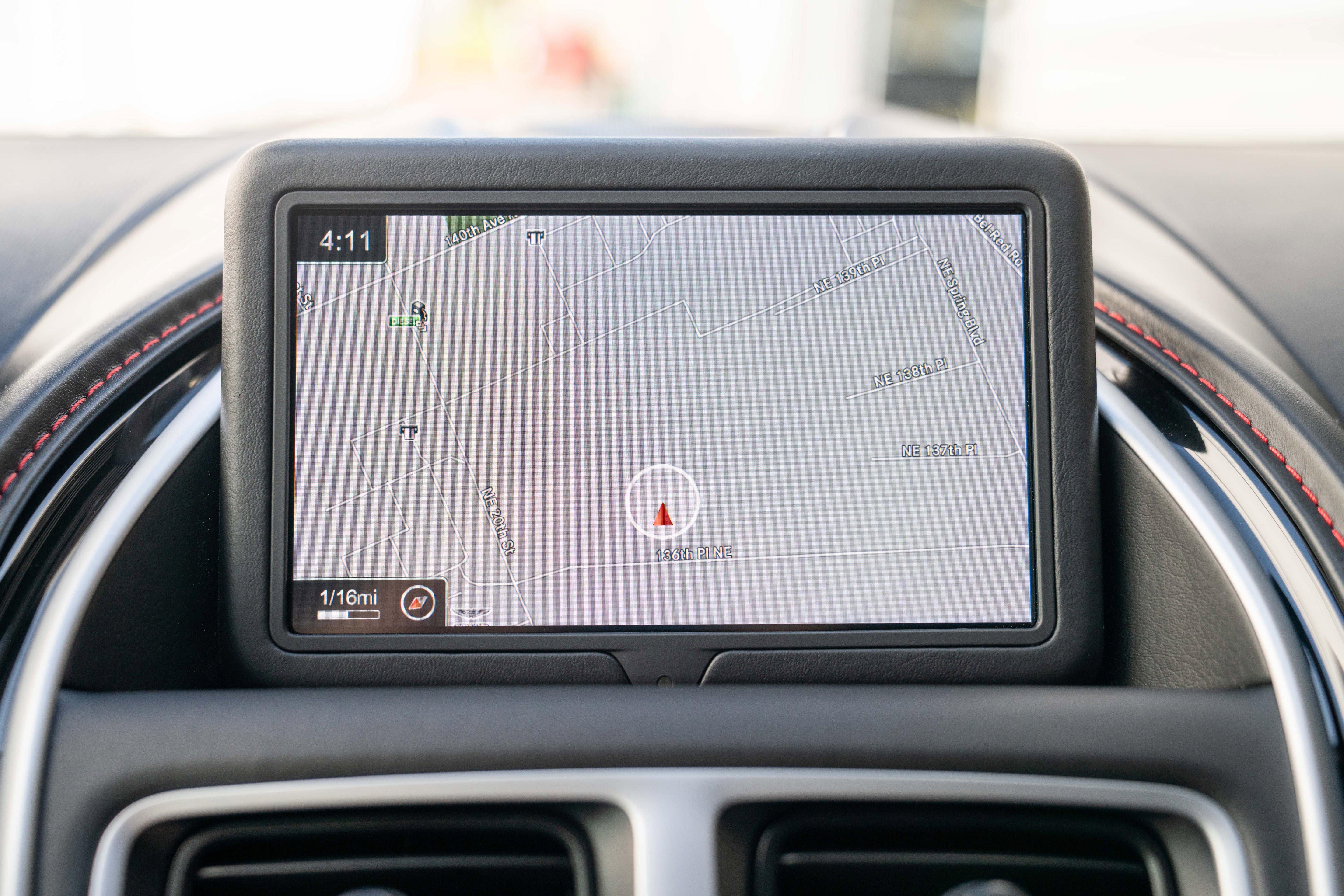 Used 2019 Aston Martin DB11 Coupe image 16