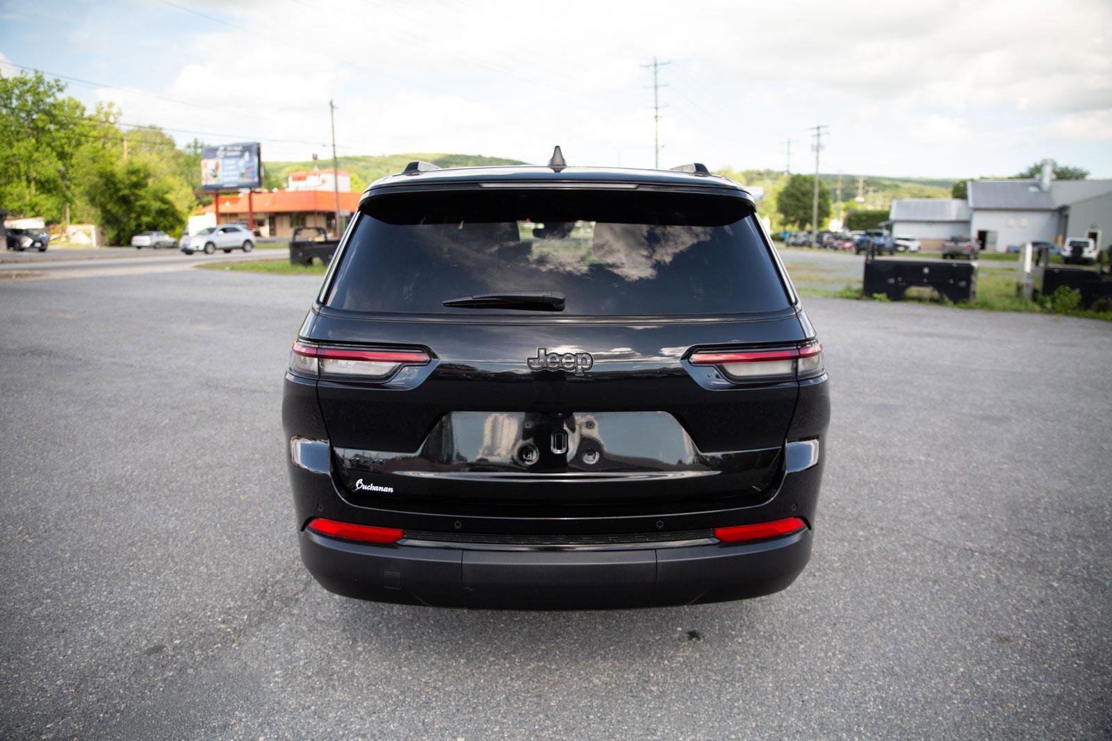 Used 2024 Jeep Grand Cherokee L Laredo image 5