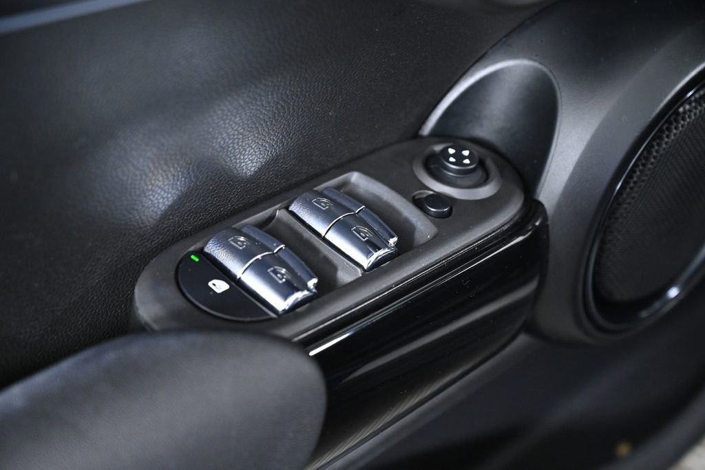 Certified 2022 MINI Cooper 4-Door Hardtop image 22