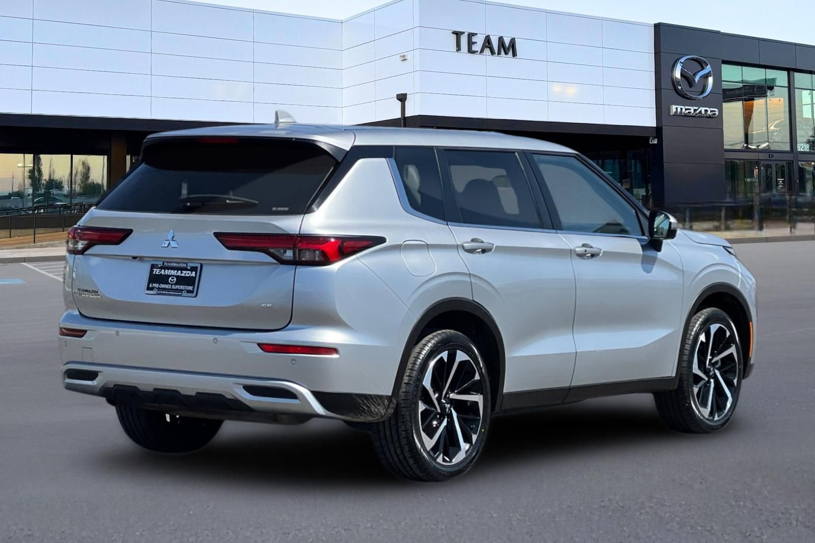 Used 2024 Mitsubishi Outlander SE AWD/4WD image 4