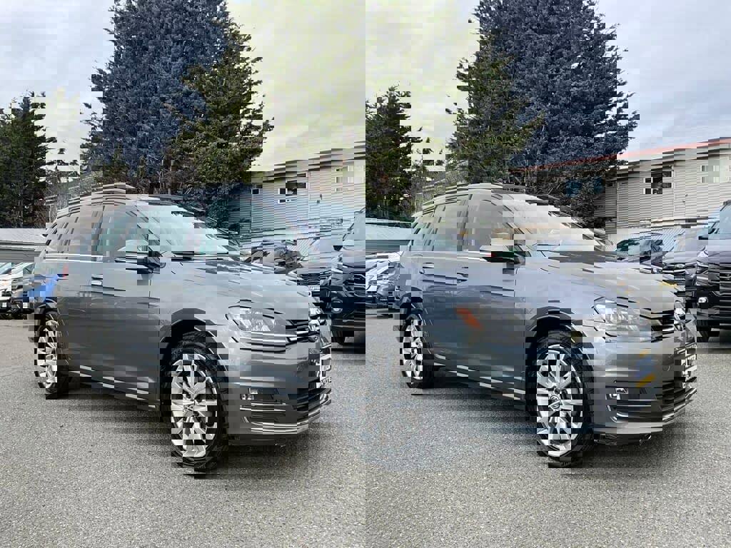 Used 2016 Volkswagen Golf SE w/ Lighting Package image 2