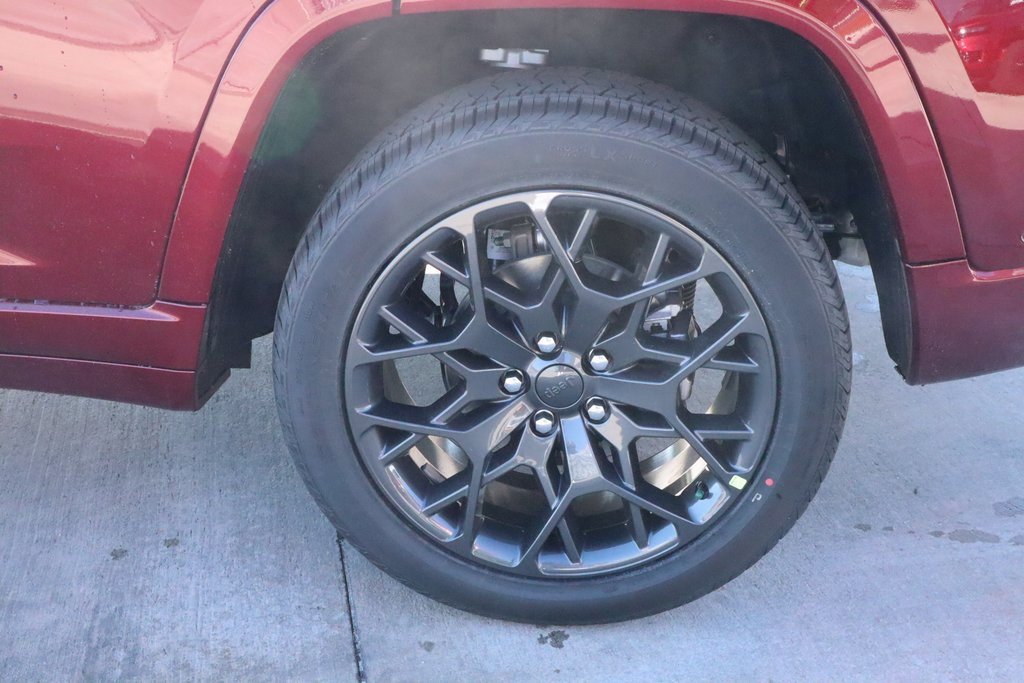 New 2025 Jeep Grand Cherokee Summit w/ Obsidian Package image 21