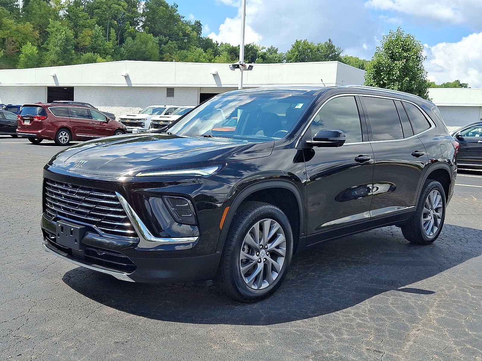 Used 2025 Buick Enclave Preferred AWD/4WD image 3