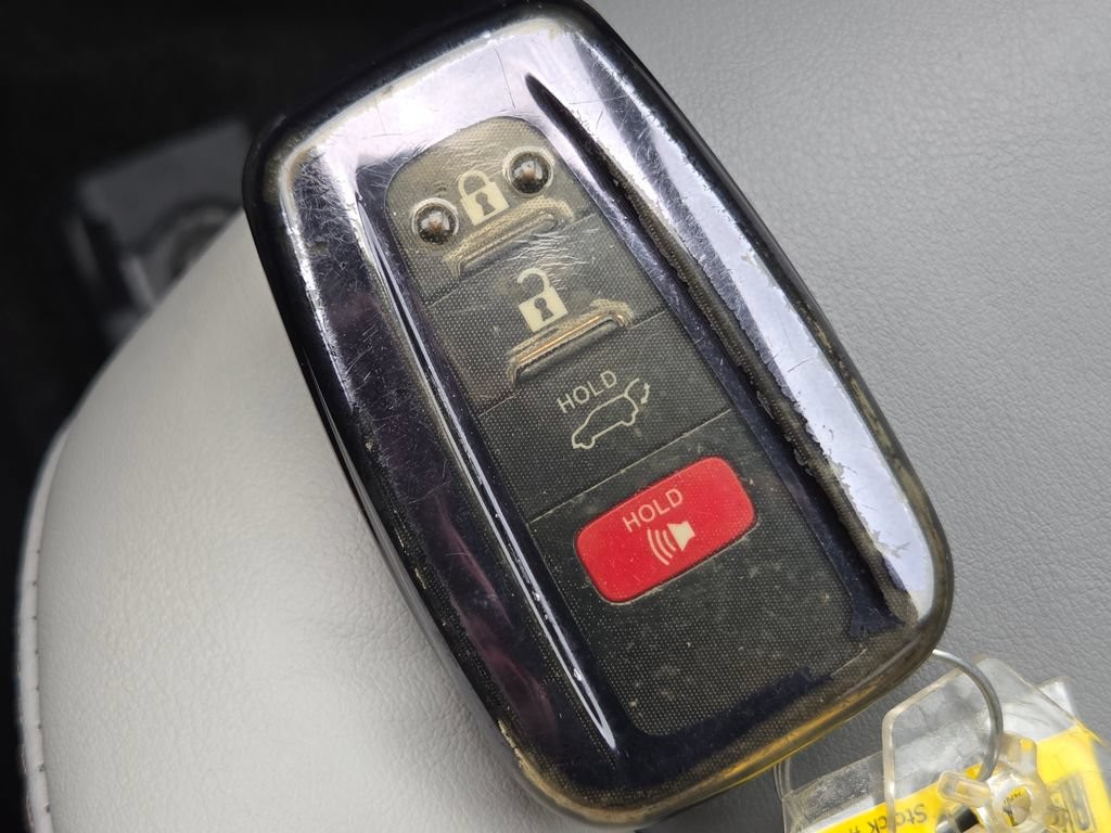 Used 2019 Toyota RAV4 XLE Premium w/ Cold Weather Package AWD/4WD image 41