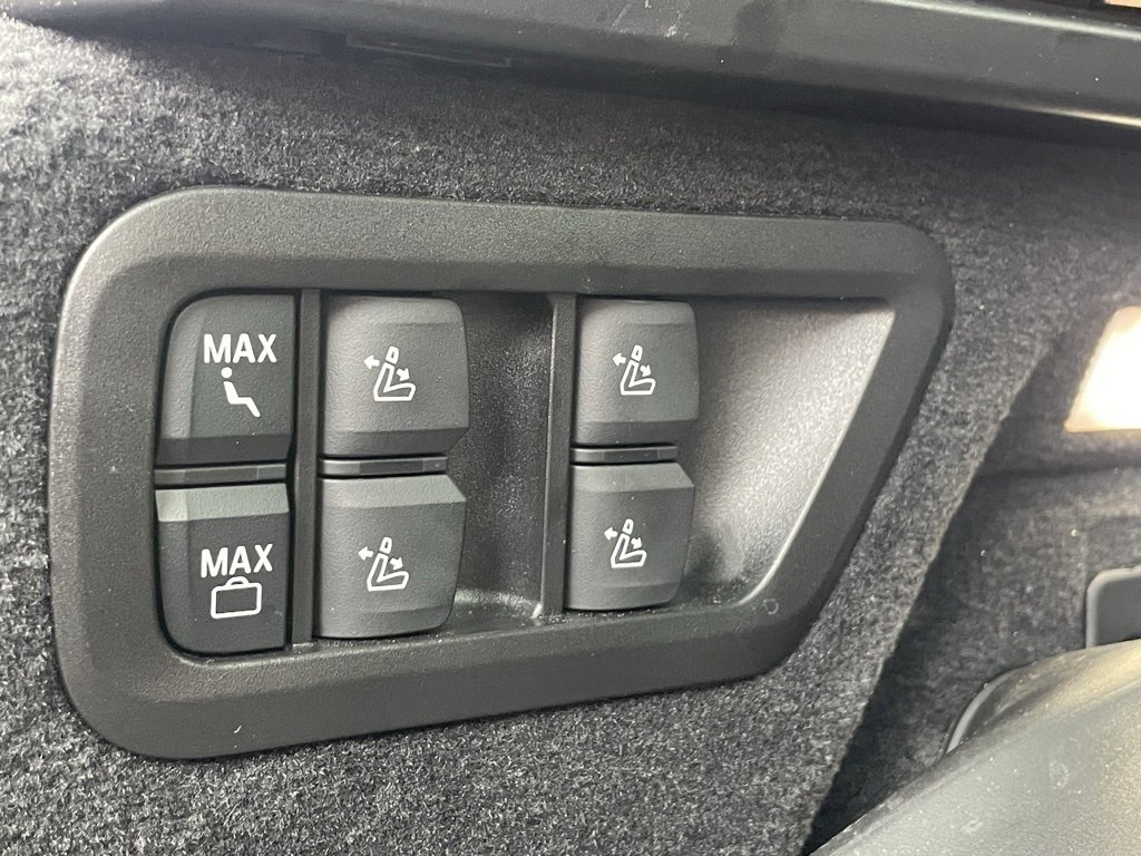 Used 2025 BMW X7 xDrive40i w/ M Sport Package image 27