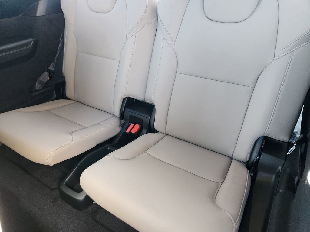 New 2026 Volvo XC90 T8 Plus w/ Protection Package Premier image 19