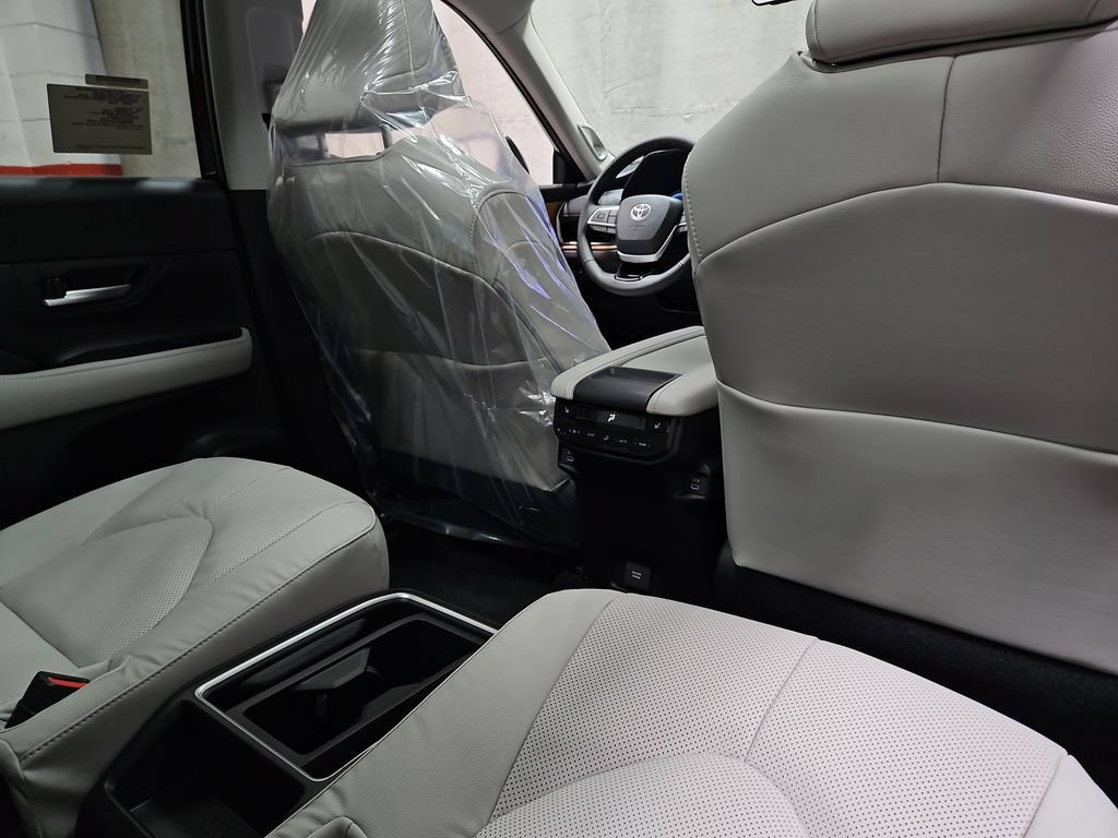 New 2026 Toyota Grand Highlander AWD Hybrid image 28