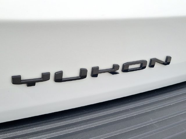 Used 2025 GMC Yukon AT4 w/ AT4 Premium Package AWD/4WD image 6