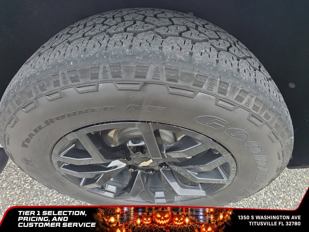 Used 2022 Chevrolet Suburban Z71 w/ Luxury Package AWD/4WD image 11