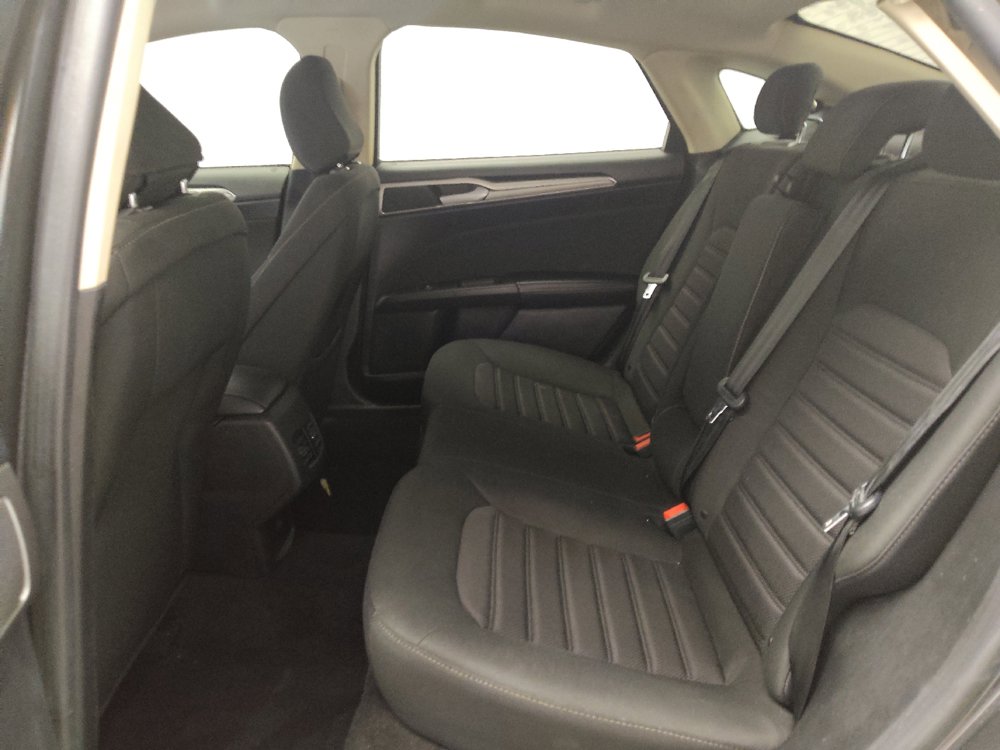 Used 2020 Ford Fusion SE FWD image 18