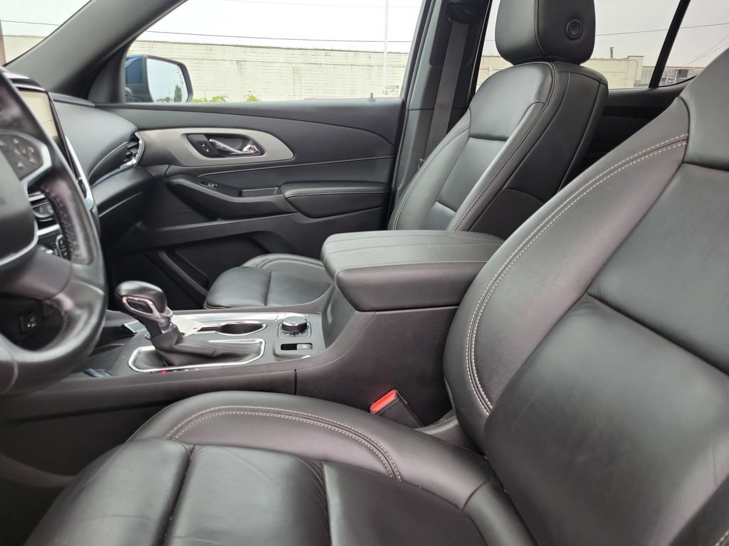 Used 2022 Chevrolet Traverse LT w/ LT Premium Package AWD/4WD image 23