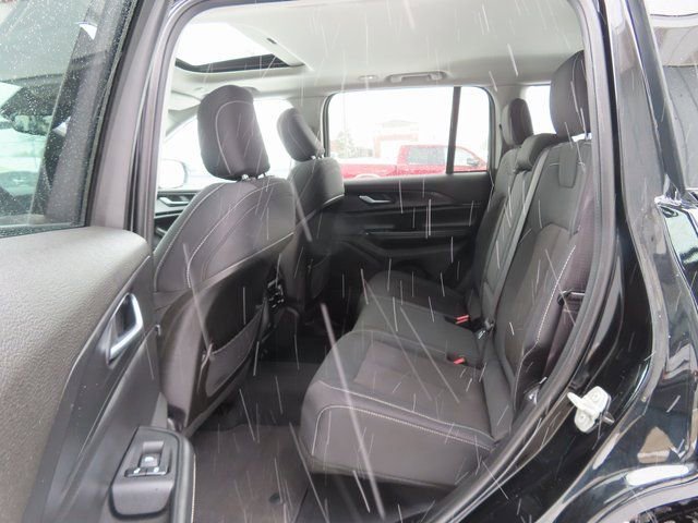 Used 2023 Jeep Grand Cherokee Laredo image 23