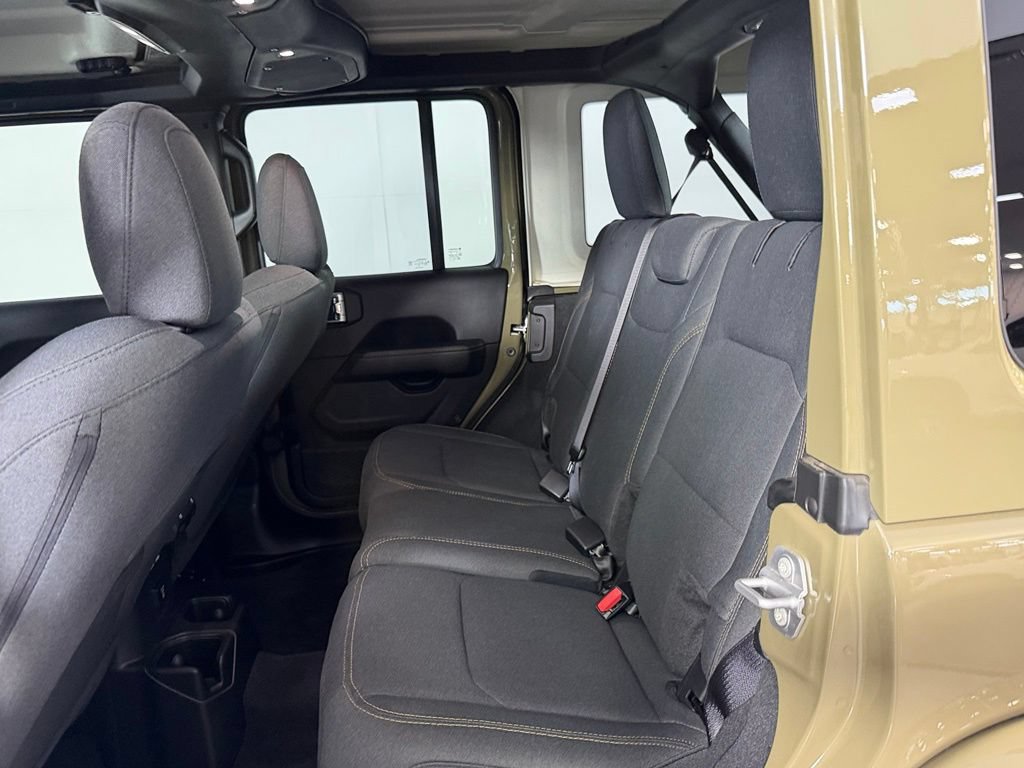 Used 2026 Jeep Wrangler Unlimited Sahara AWD/4WD image 17