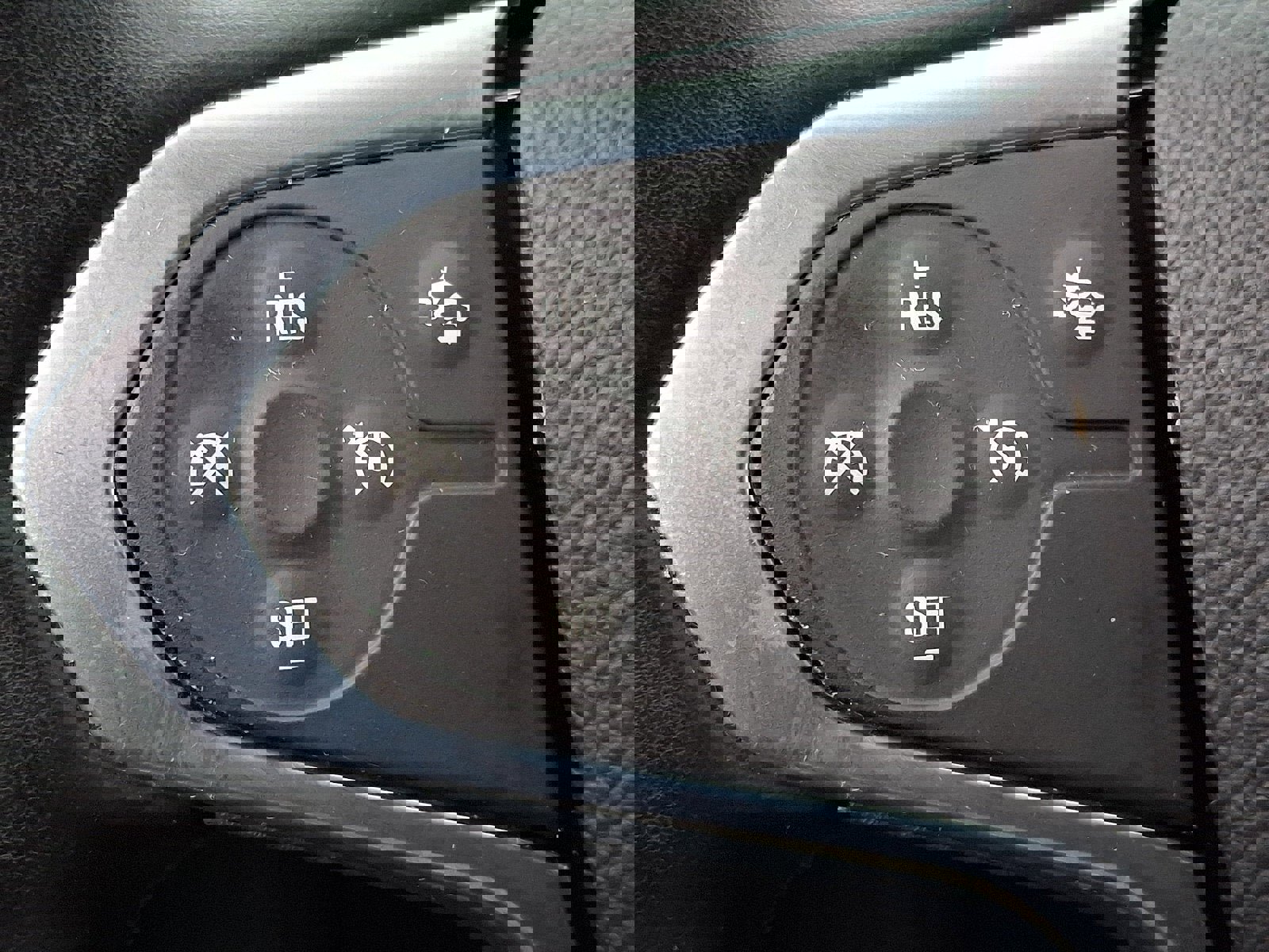 Used 2023 Chevrolet Traverse LT w/ Rear Camera Mirror Package image 23