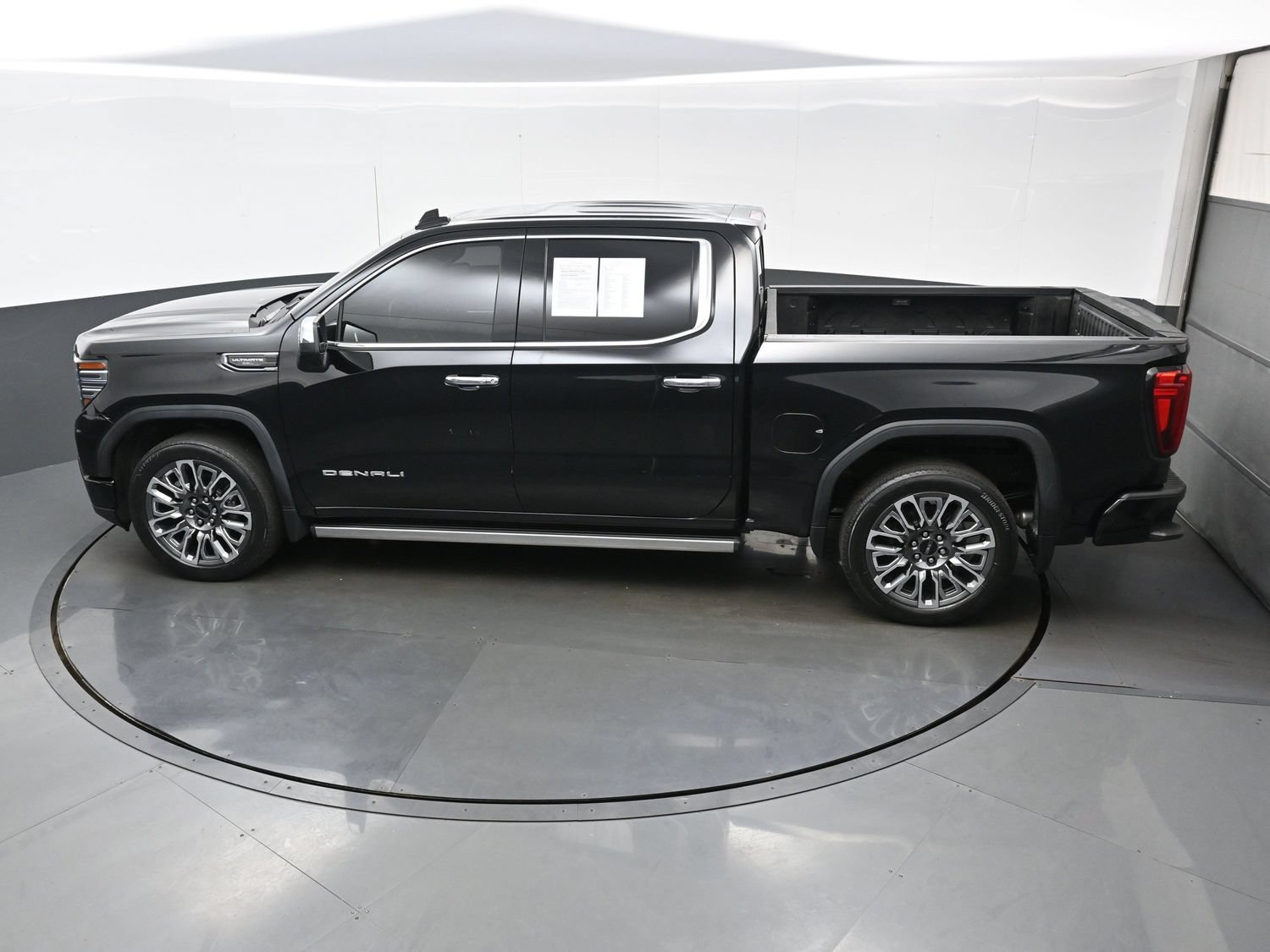 Used 2023 GMC Sierra 1500 Denali Ultimate AWD/4WD image 39