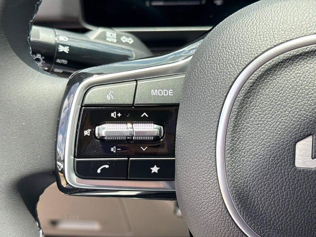 New 2026 Kia Carnival EX FWD image 22