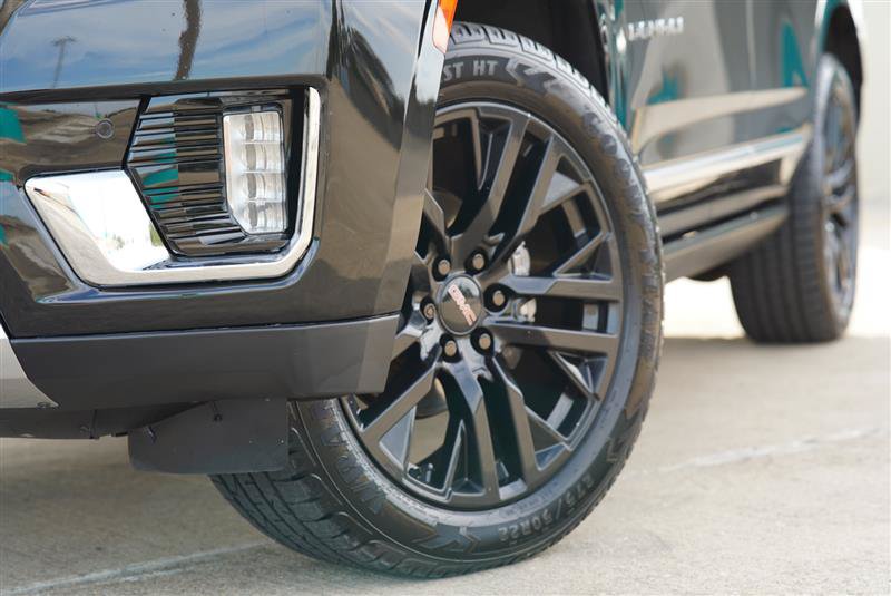 Used 2021 GMC Yukon Denali w/ Denali Premium Package AWD/4WD image 15