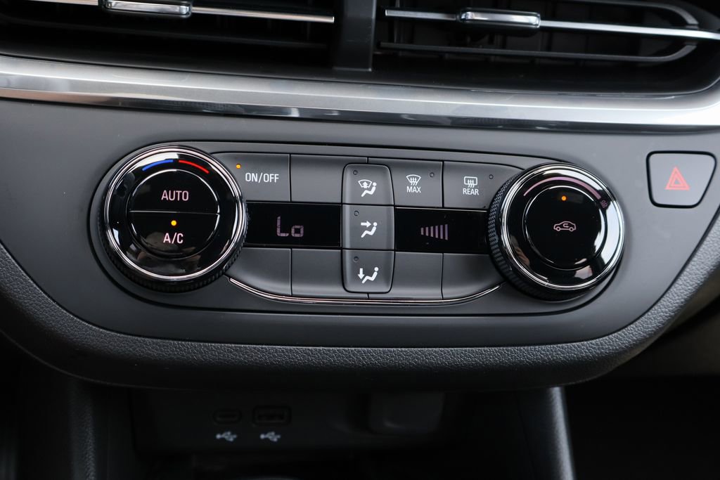 Certified 2024 Buick Envista Preferred w/ Convenience II Package FWD image 19