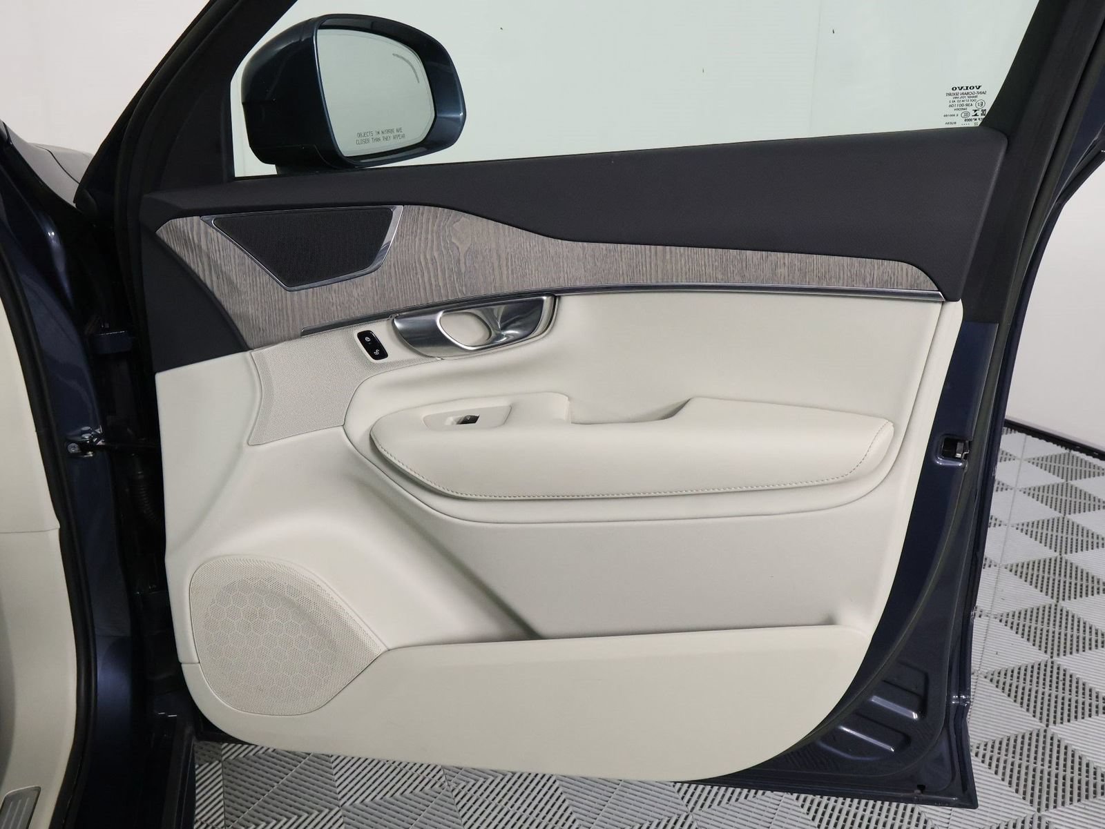 Certified 2023 Volvo XC90 B6 Plus w/ Protection Package Premier AWD/4WD image 21