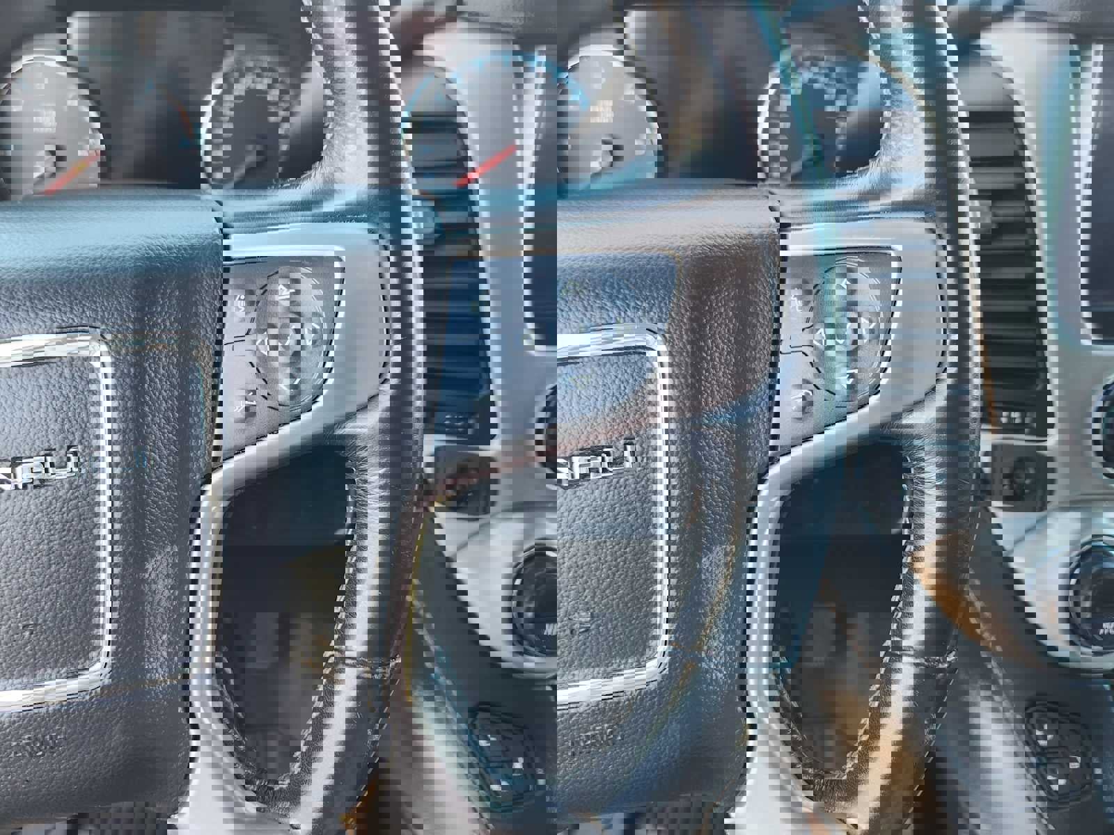 Used 2019 GMC Yukon XL Denali image 18