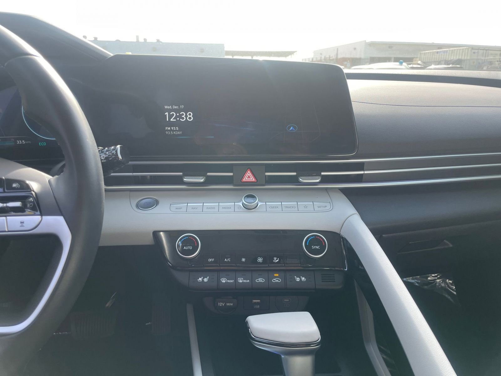 Used 2025 Hyundai Elantra Limited image 18