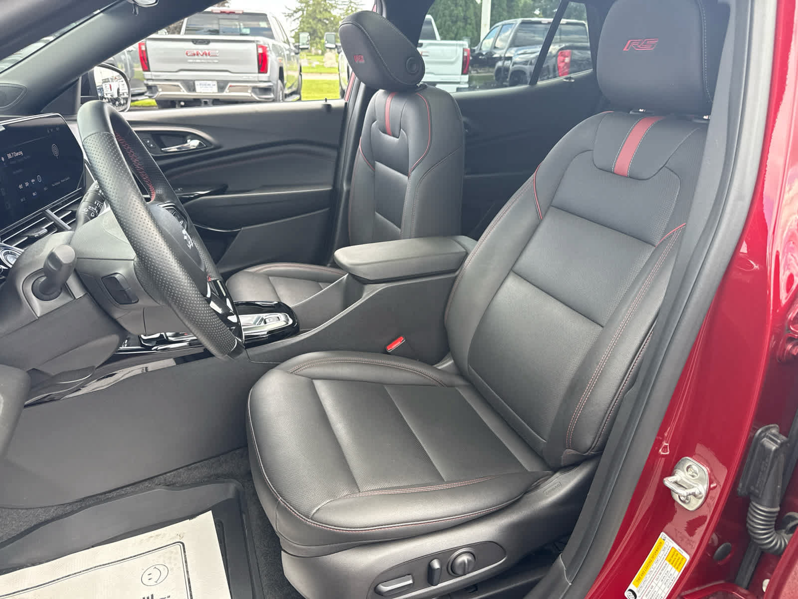 Certified 2025 Chevrolet Trax RS FWD image 12