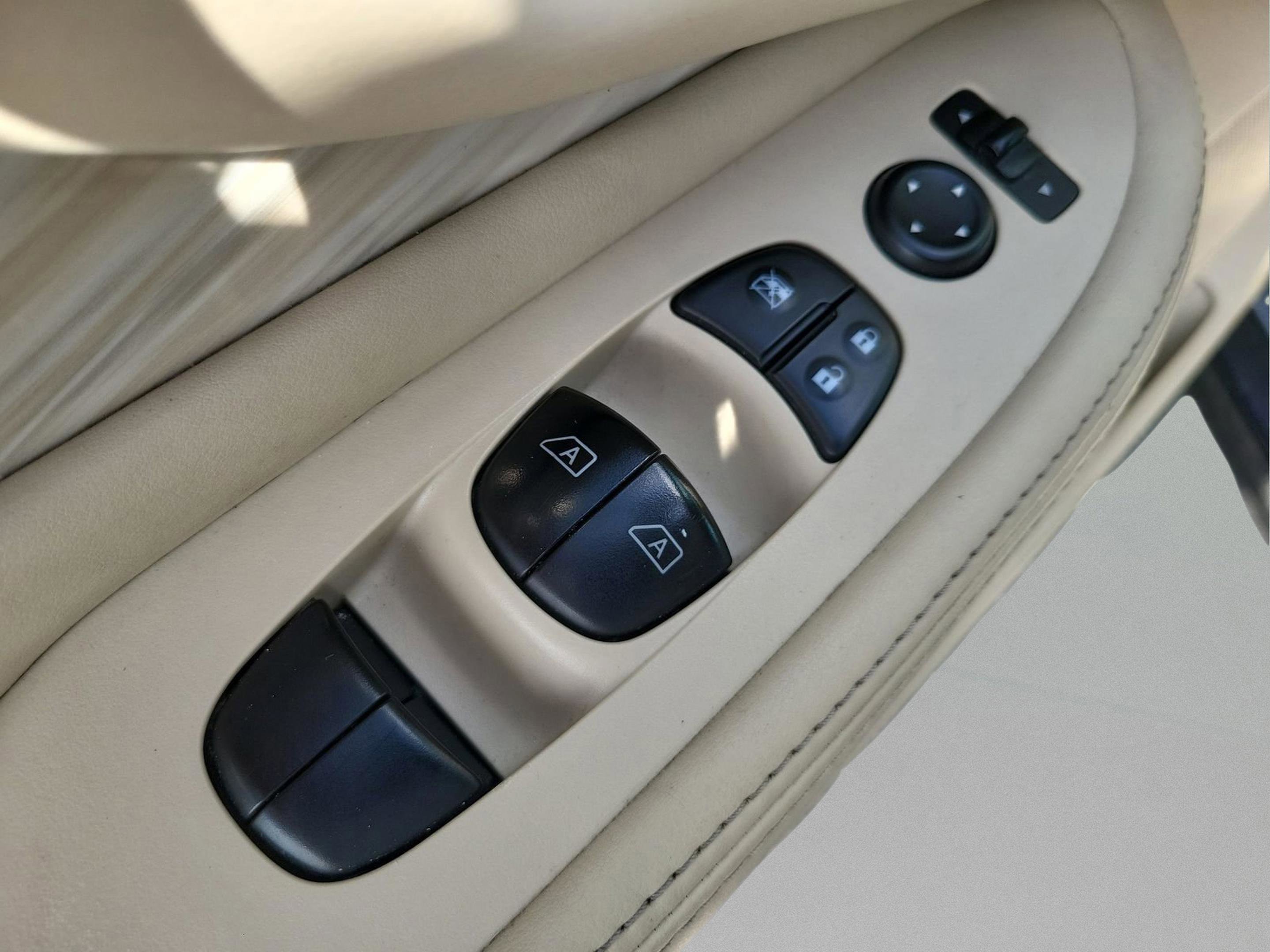 Used 2016 Nissan Murano SV w/ Cargo Package image 16