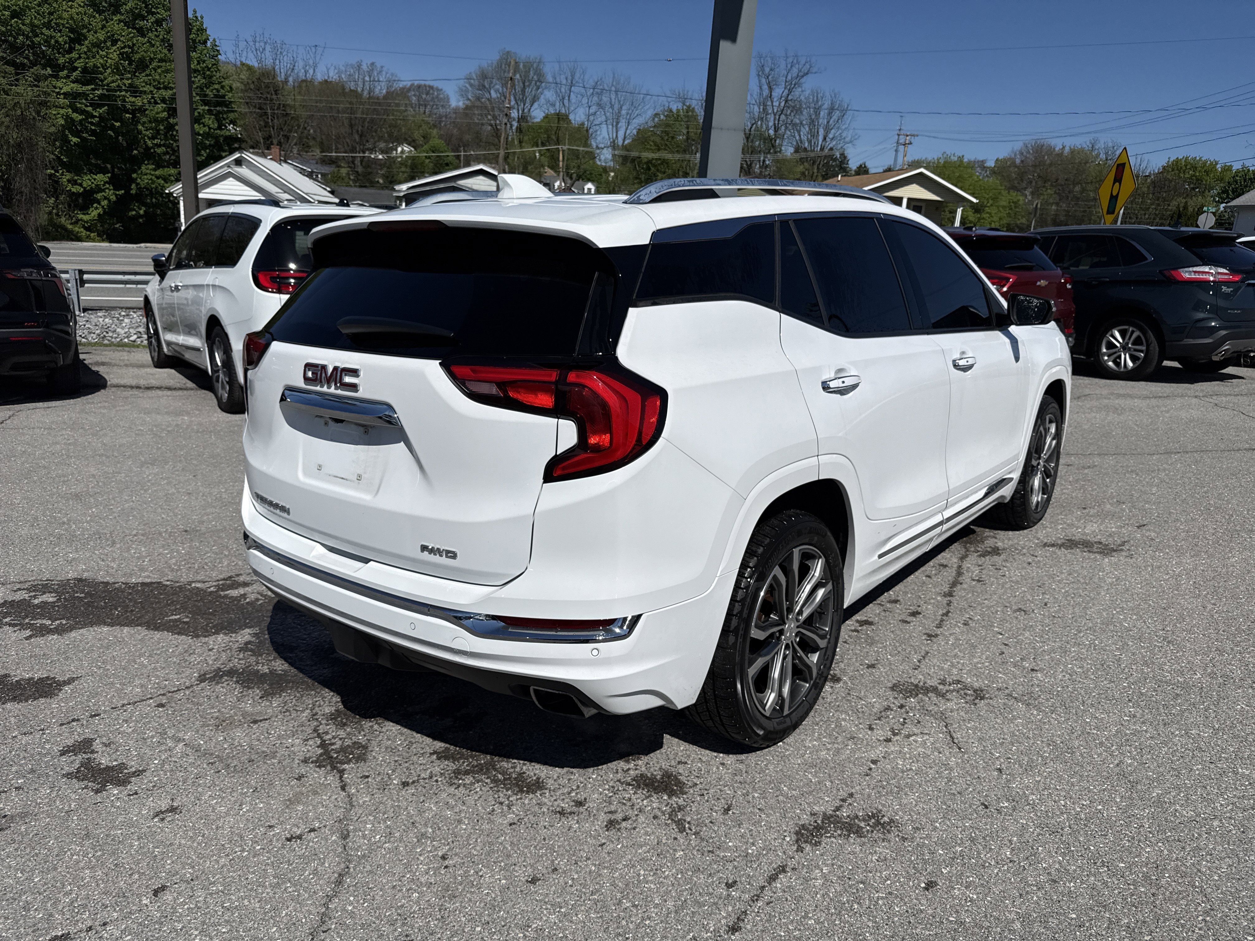 Used 2019 GMC Terrain Denali w/ Advanced Safety Package AWD/4WD image 3