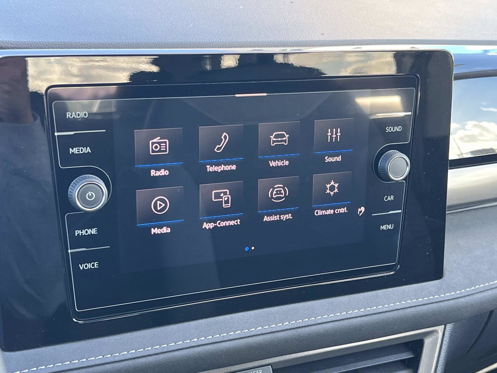 New 2026 Volkswagen Taos SE image 13