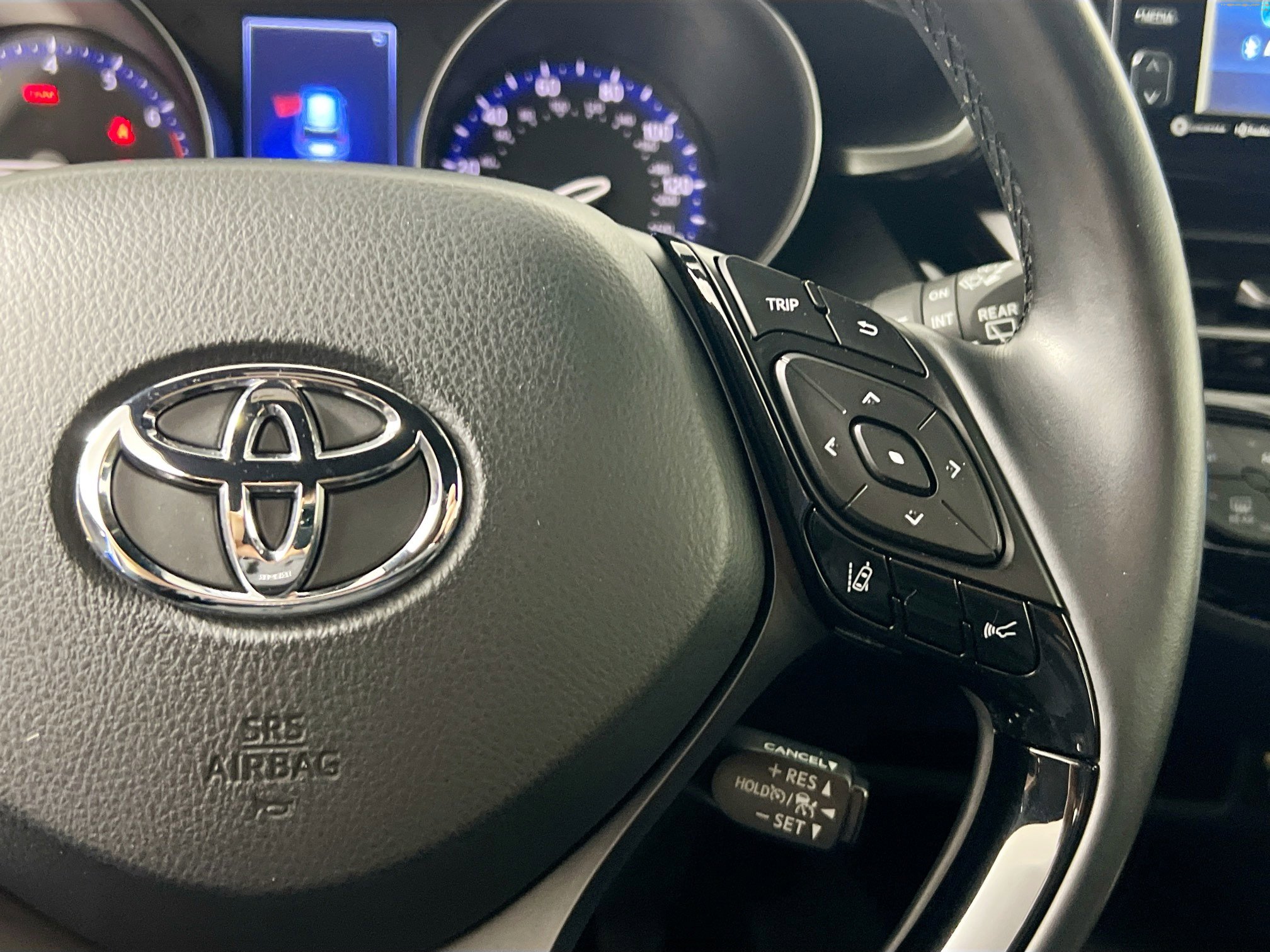 Used 2018 Toyota C-HR XLE image 19