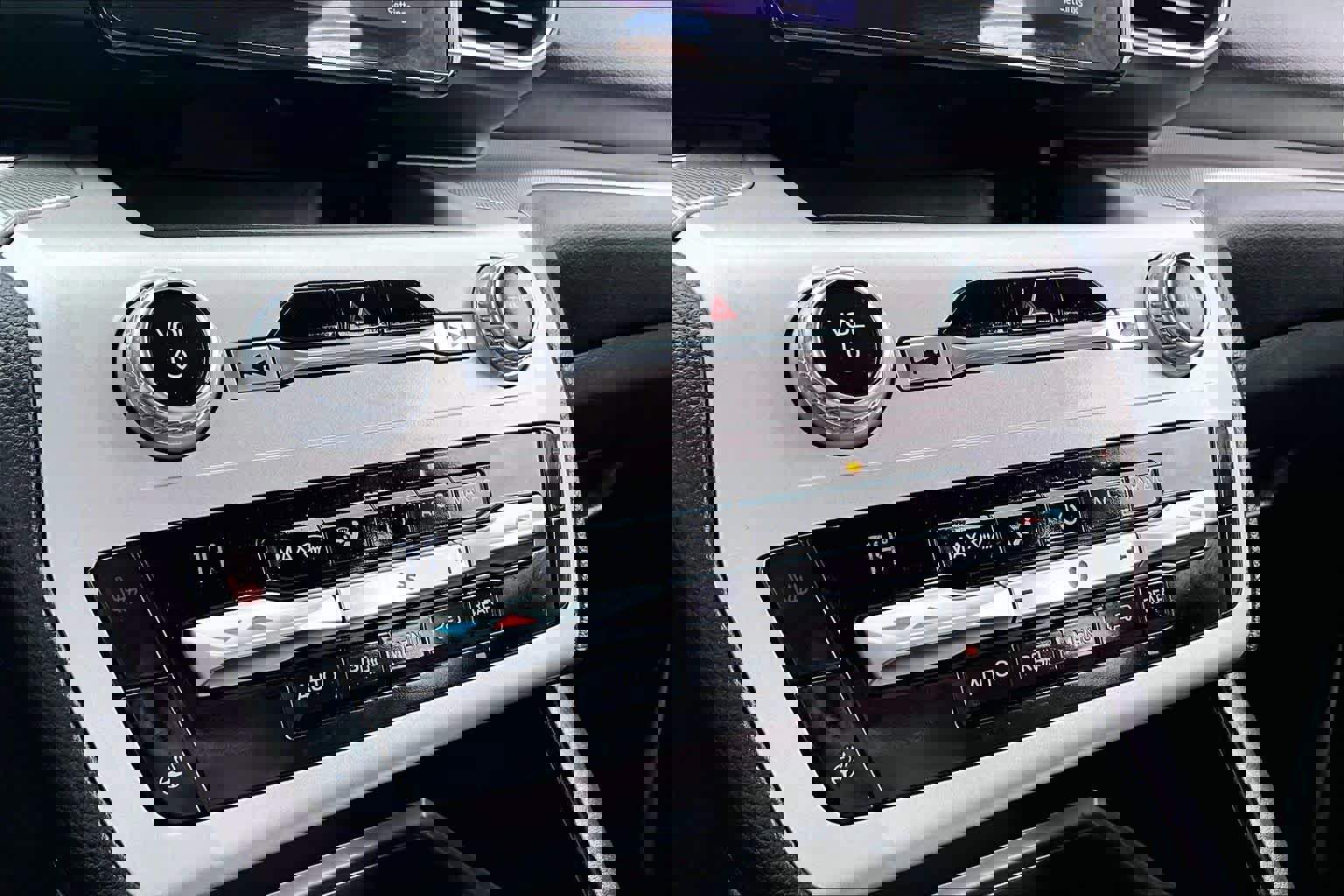 Certified 2021 Ford Explorer XLT w/ Equipment Group 202A image 31