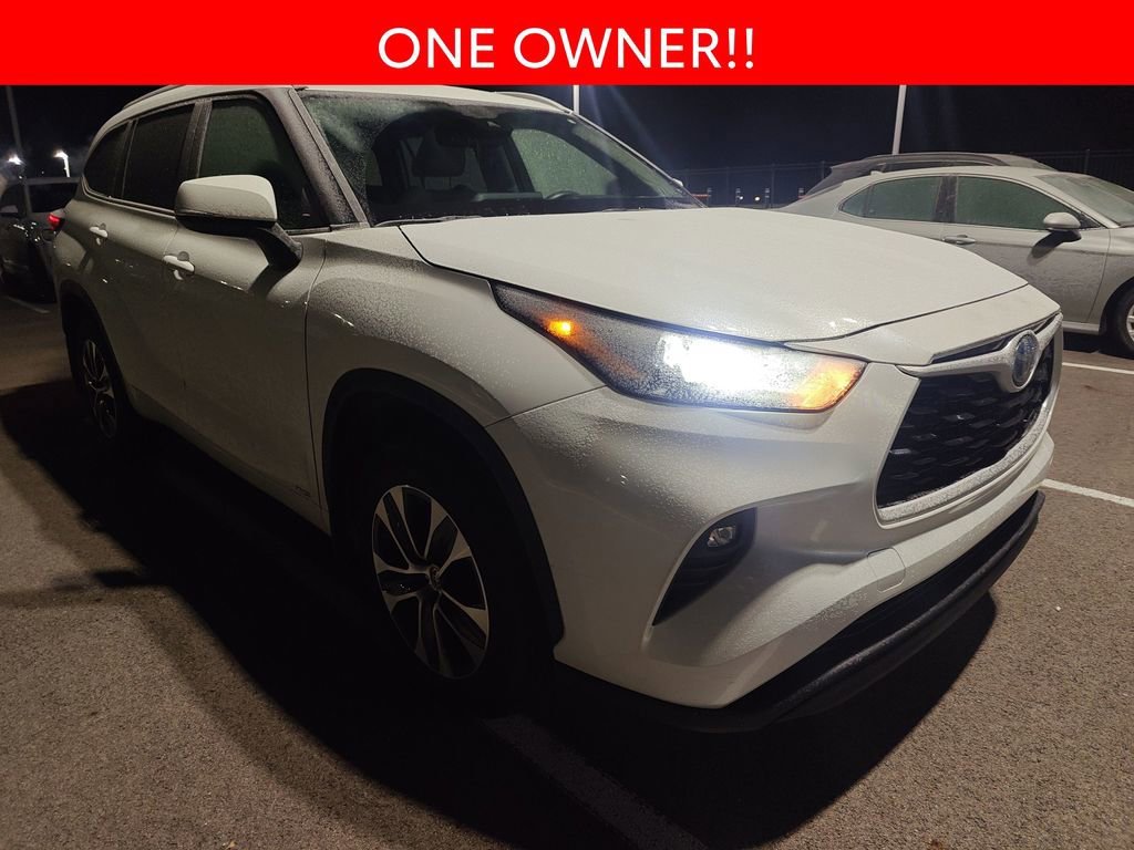 Used 2022 Toyota Highlander XLE image 3