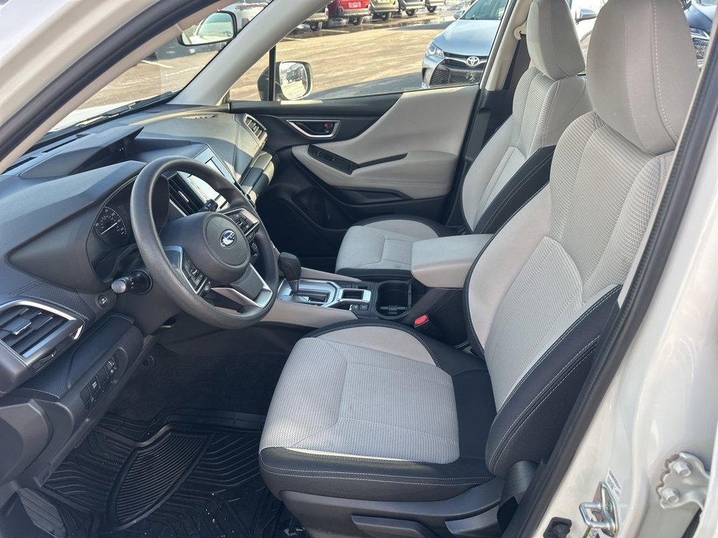 Used 2023 Subaru Forester Base image 9