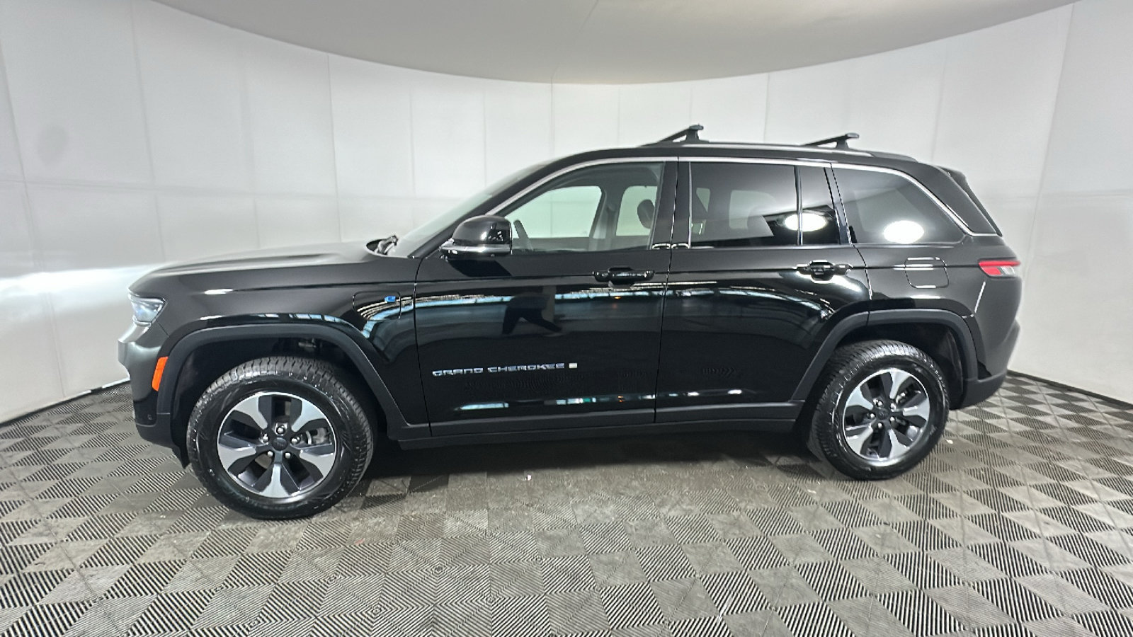 Used 2022 Jeep Grand Cherokee Limited 4xe w/ Luxury Tech Group II AWD/4WD image 7
