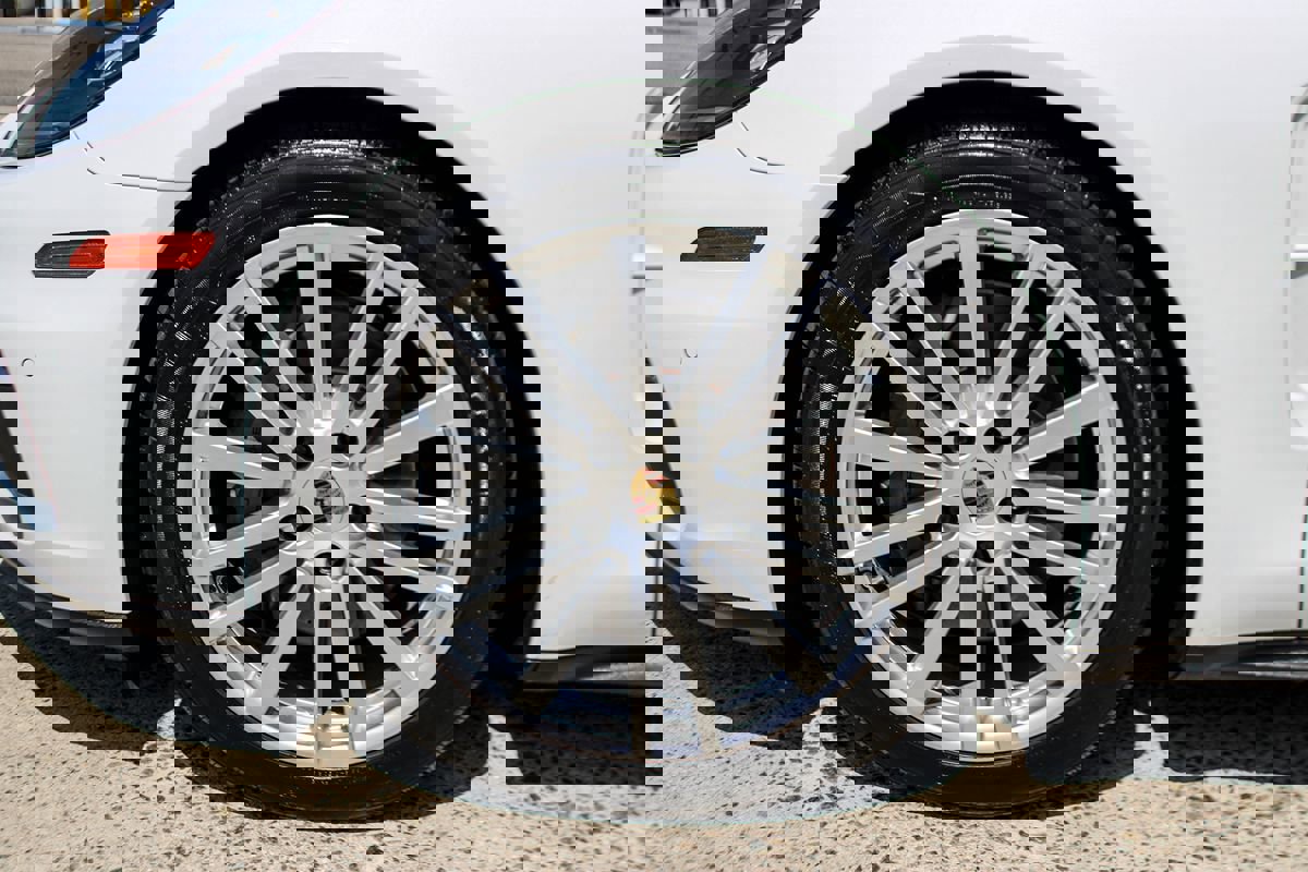 Used 2018 Porsche Panamera 4S image 44