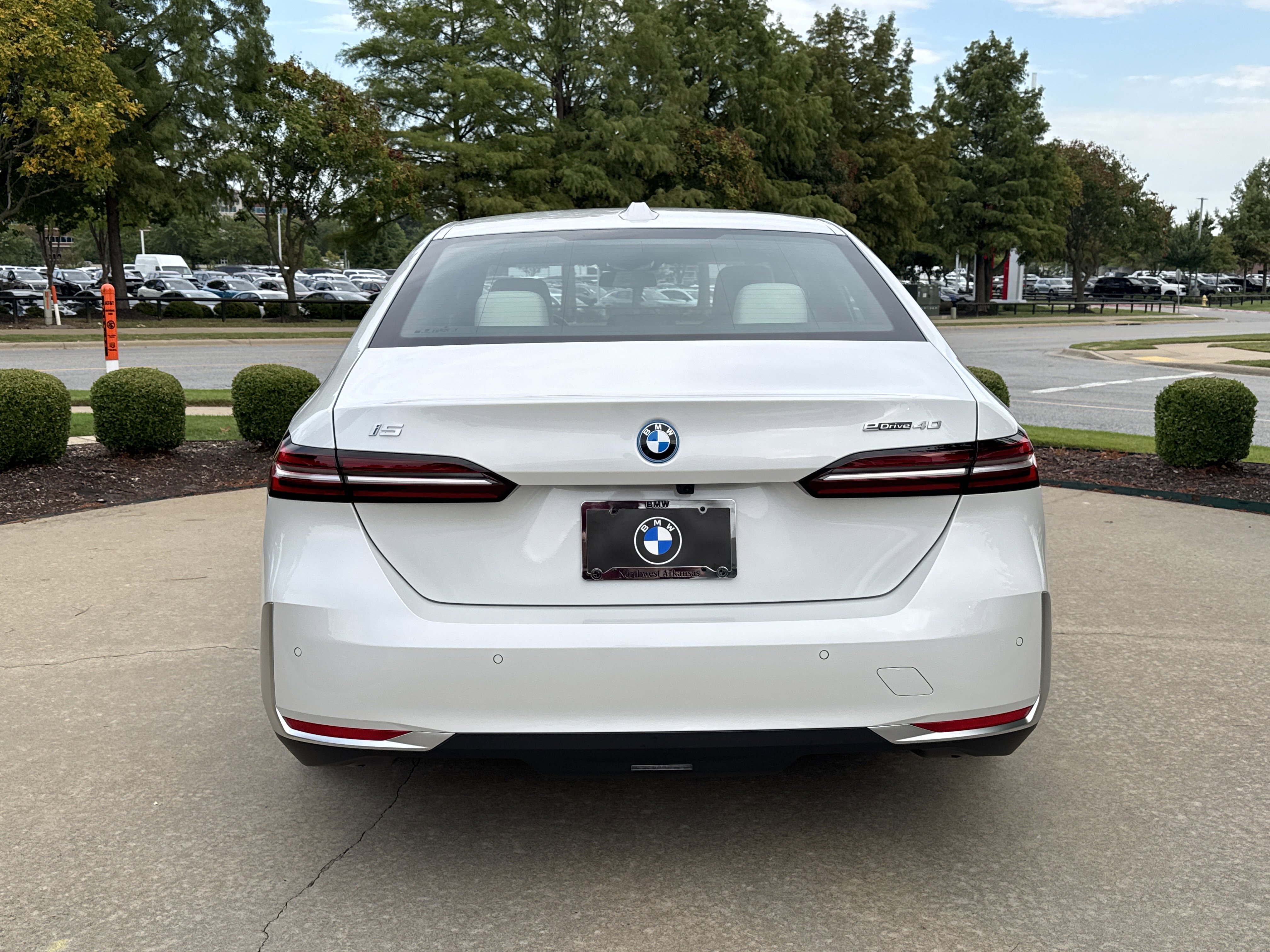 New 2026 BMW i5 eDrive40 w/ Premium Package image 4