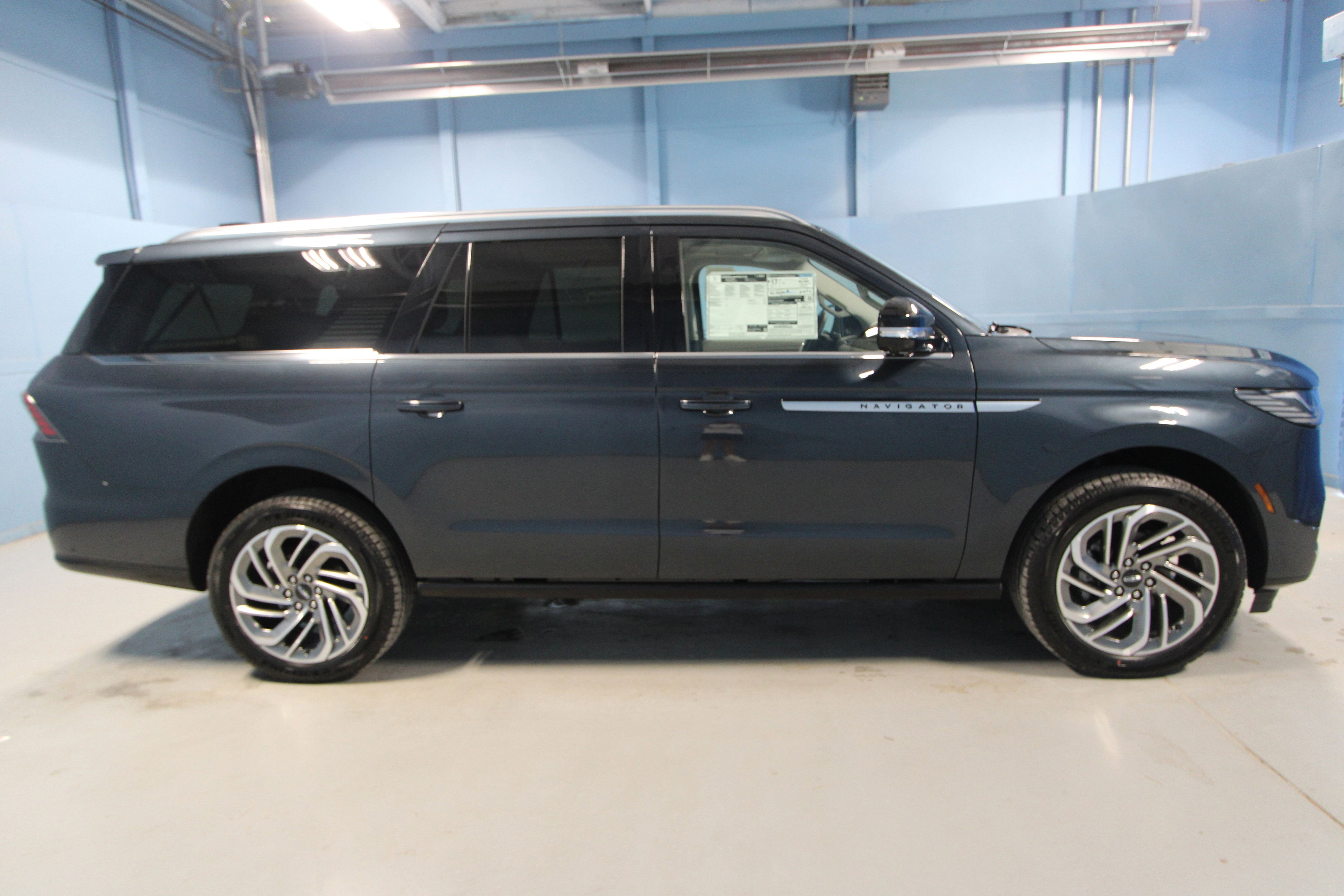 New 2025 Lincoln Navigator L Reserve image 38