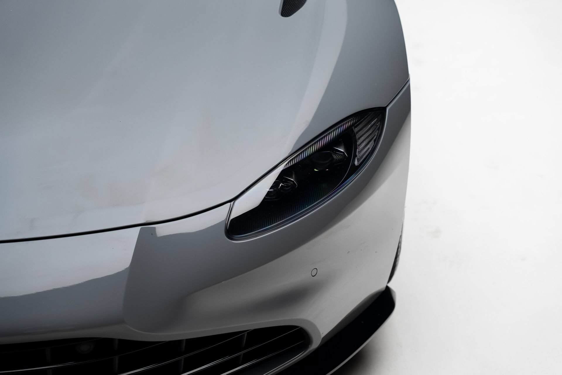 Used 2023 Aston Martin V8 Vantage Roadster RWD image 13