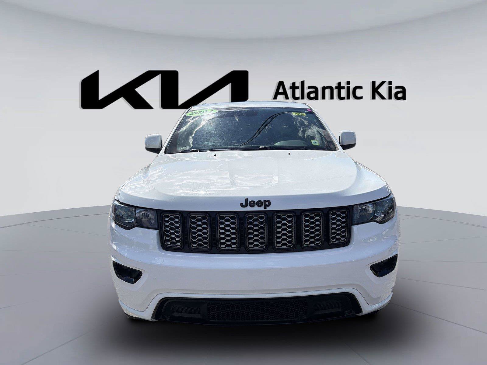 Used 2021 Jeep Grand Cherokee Laredo X AWD/4WD image 2