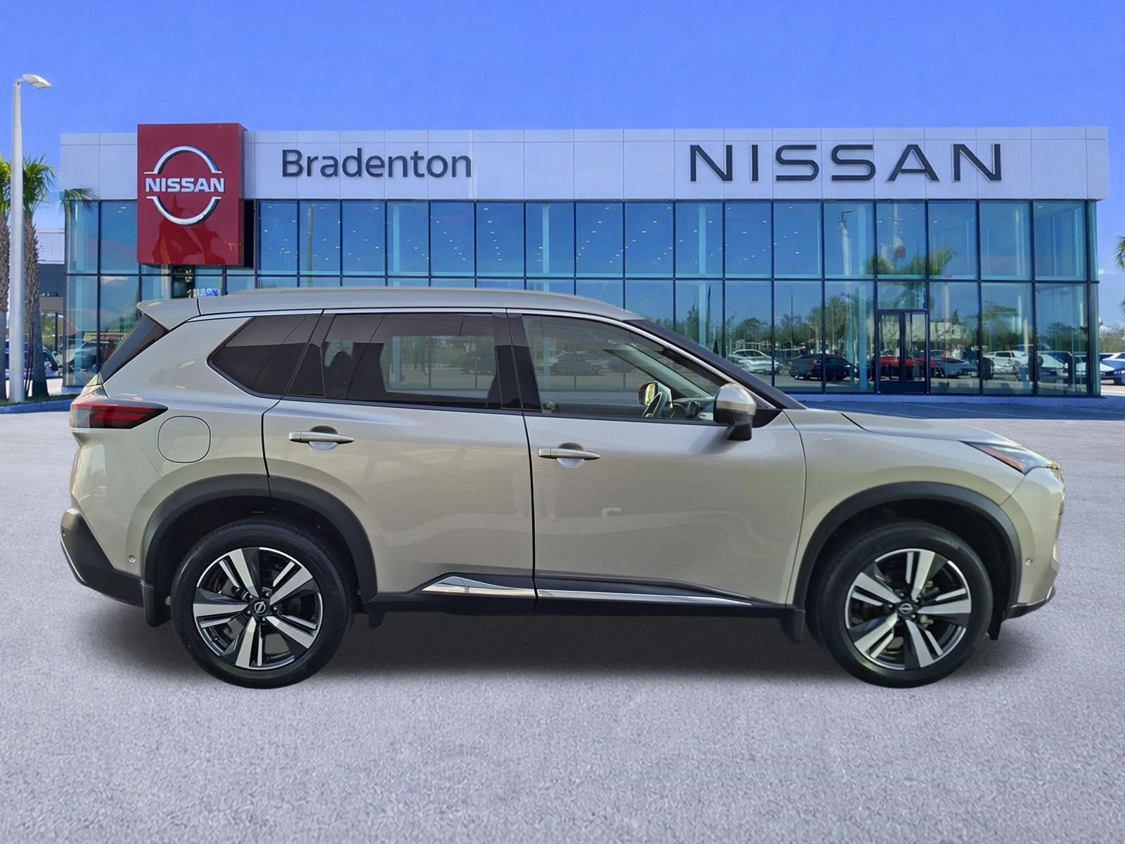 Certified 2022 Nissan Rogue SL w/ SL Premium Package image 4