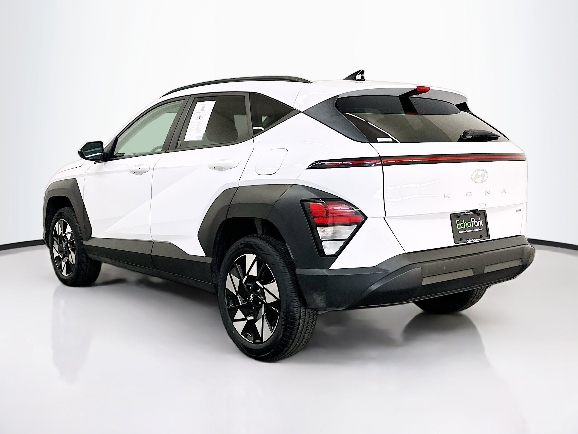 Used 2025 Hyundai Kona SEL image 5