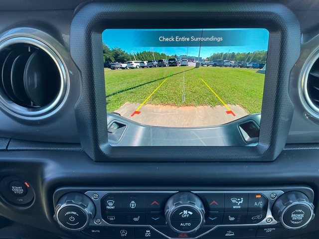 Used 2022 Jeep Gladiator Overland w/ Cold Weather Group AWD/4WD image 16