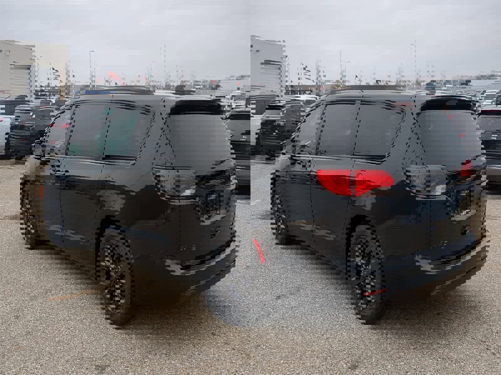 Certified 2019 Chrysler Pacifica Limited w/ S Appearance Package image 12