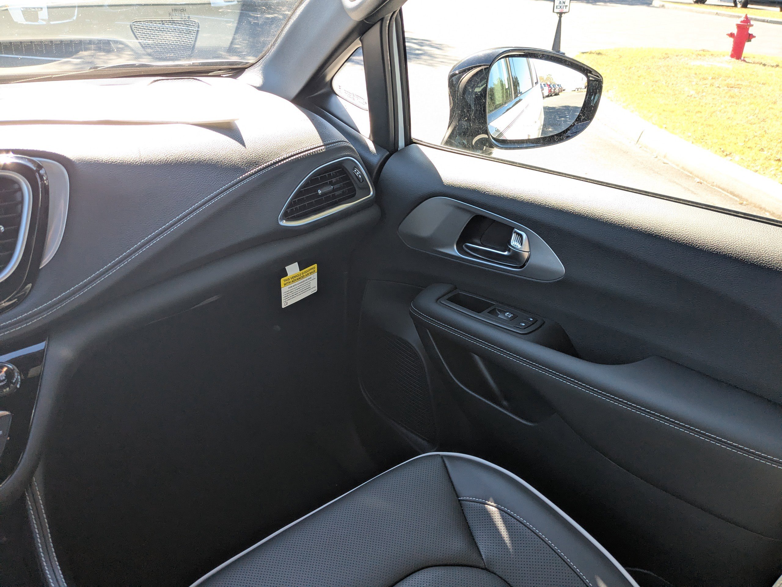 New 2026 Chrysler Pacifica Limited w/ S Appearance Package image 16