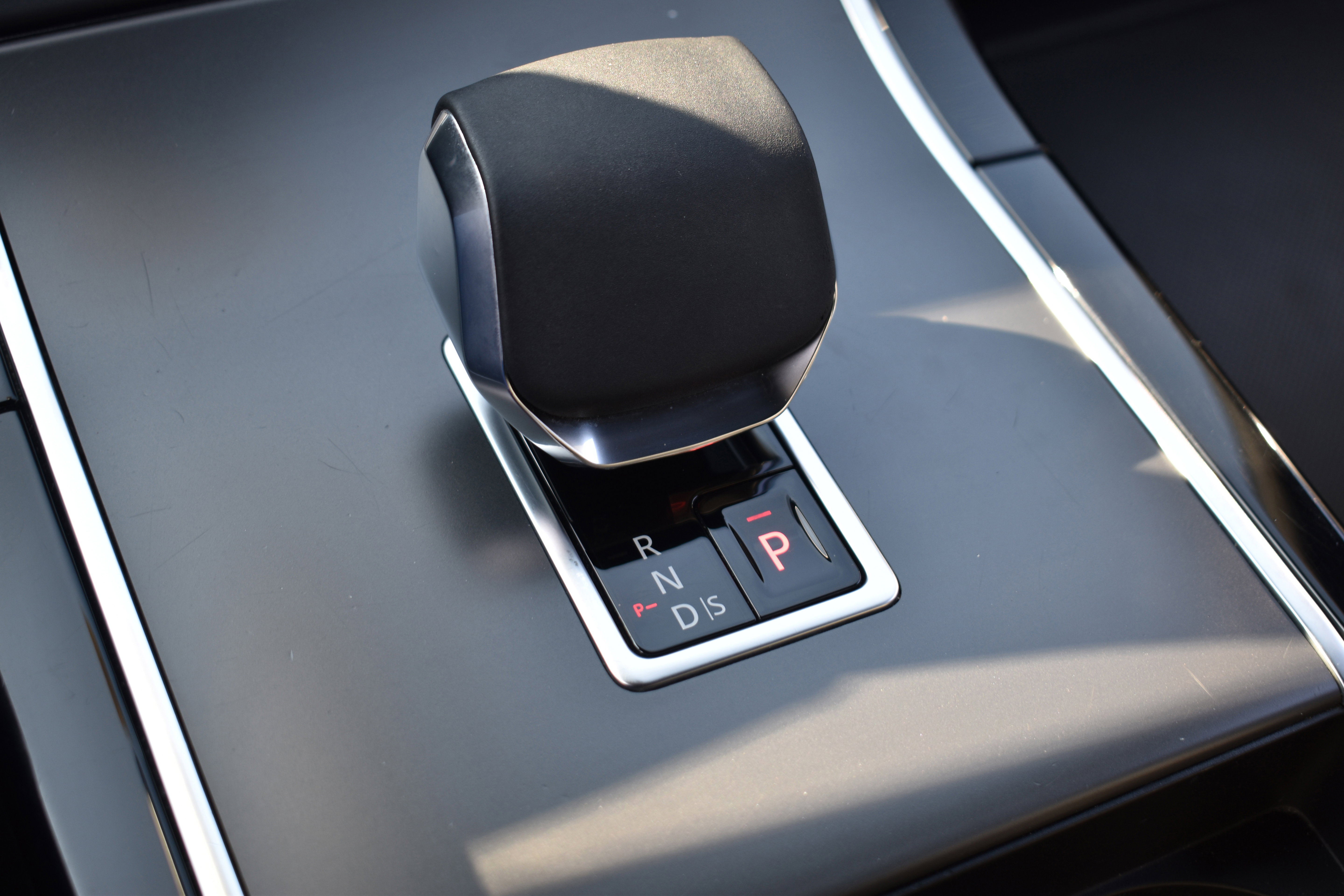 Used 2025 Land Rover Range Rover Velar Dynamic SE image 25